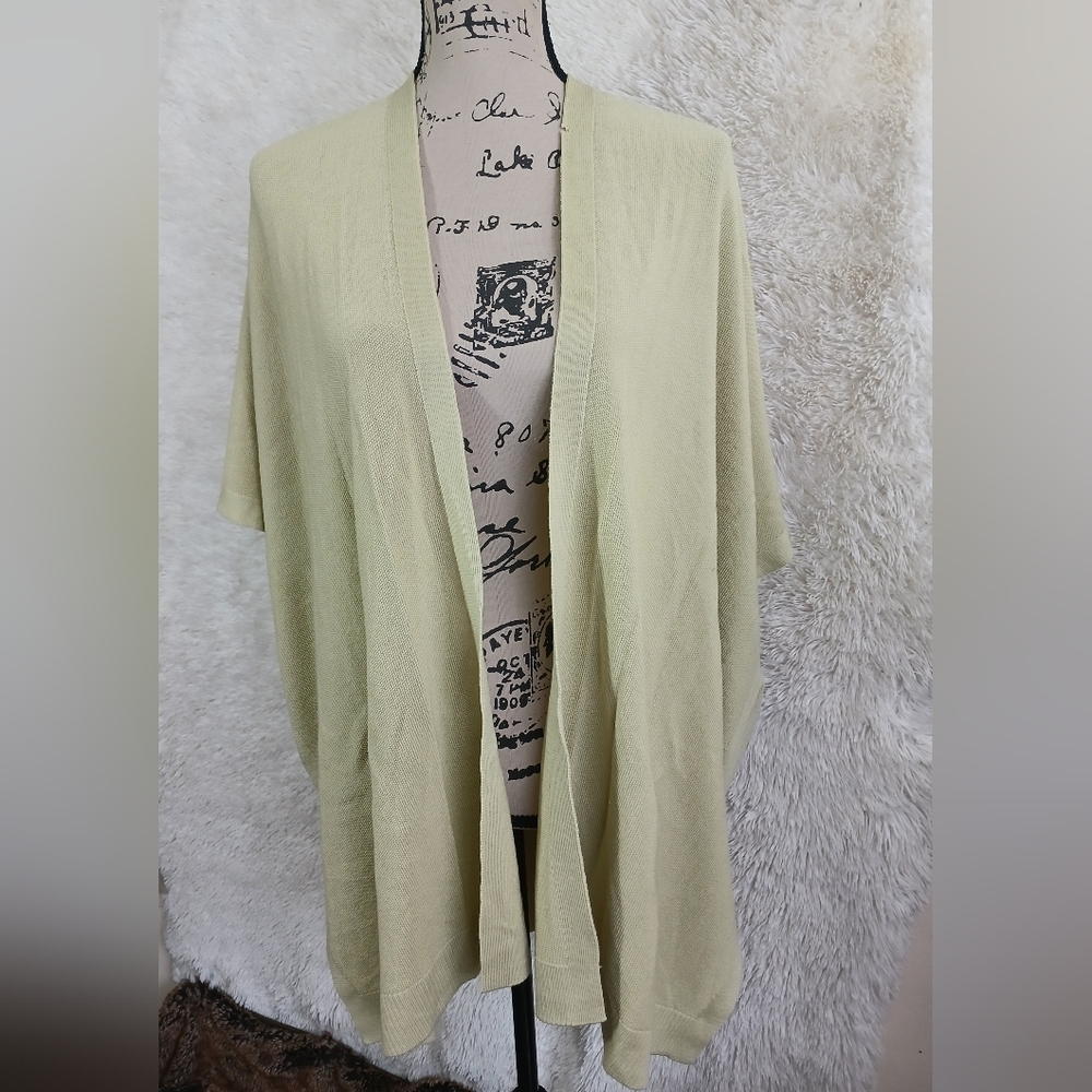 Lululemon Womens Merino Wool Short Sleeve Wrap in Drew Green
